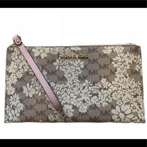 Michael Kors Jetset Wristlet clutch